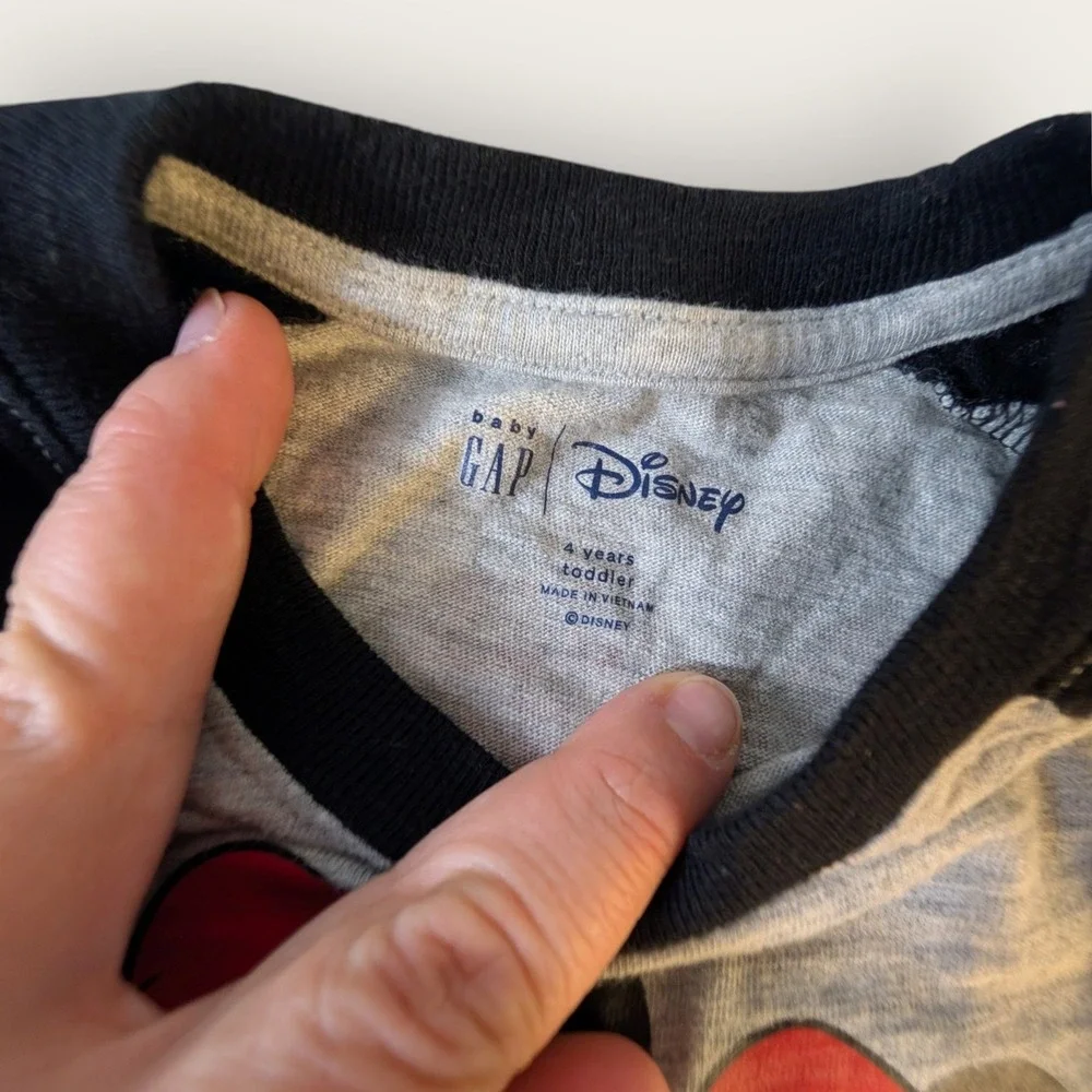Baby Gap Disney Sledding Raglan Shirt 4T Gray Black Christmas